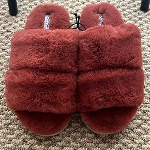 COPY - NWOT Magellan Outdoors Slippers/house shoes. @sarinagilford